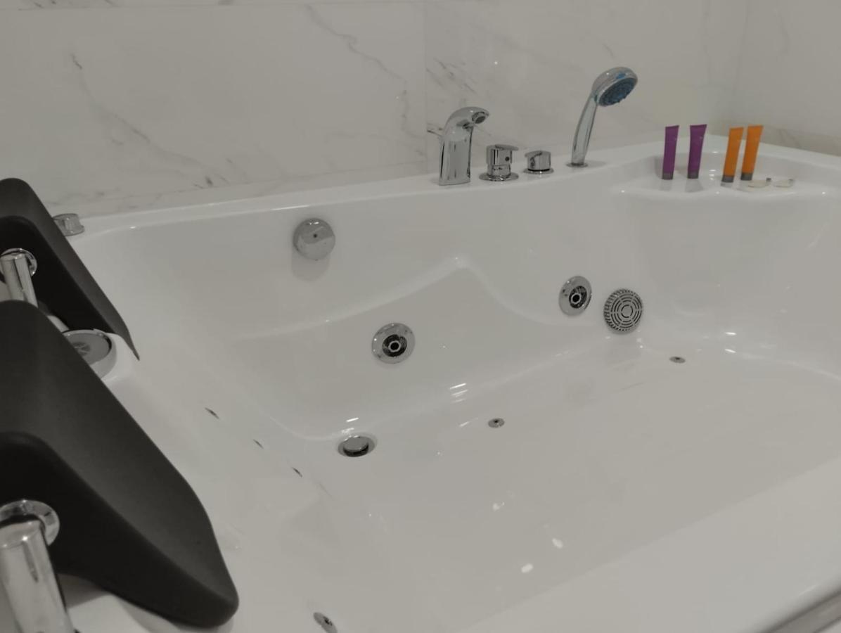 Mini Estudio Jacuzzi Doble Sevilla "Poligono Industrial" Ngoại thất bức ảnh